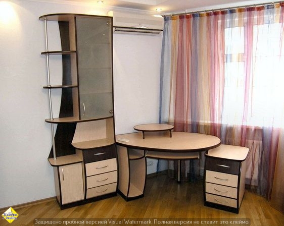 Шкаф и стол для компьютера, закругленные, од названием "КАПЕЛЬКА"
