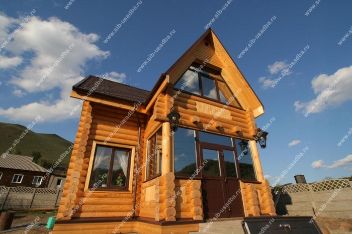 Спроектирован и построен в 2010 году специалистами компании «Сибирская Усадьба» в г.Красноярске.