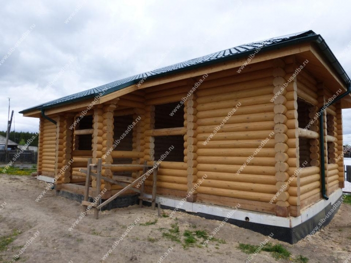 Спроектирован и построен в 2013 году специалистами компании «Сибирская Усадьба» в д. Медведа