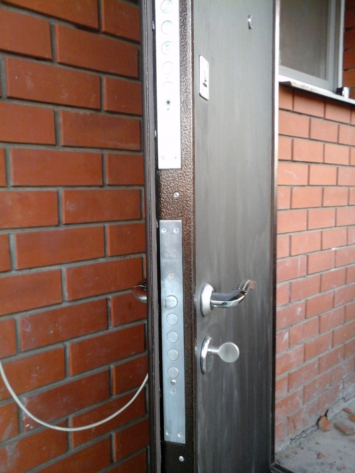 Входные металлические двери с порошковой покраской от компании "Знаток"