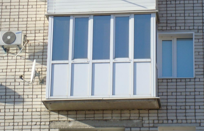 Остекление балкона ПВХ от пола до потолка
