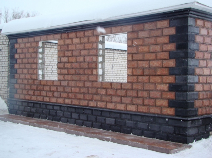 Образец дома, построенного из блоков кремнегранит модели РКК 40-20-40