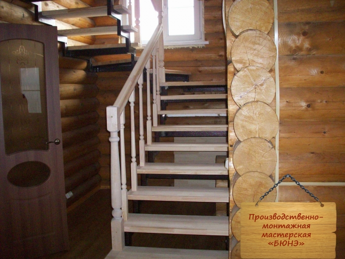 Деревянная лестница из сосны